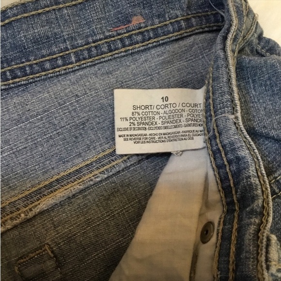 Gloria Vanderbilt light wash denim size 10 short jeans
5 pocket - Picture 12 of 15